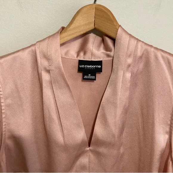 Liz Claiborne blush pink V-neck sleeveless blouse, size medium - Picture 4 of 8